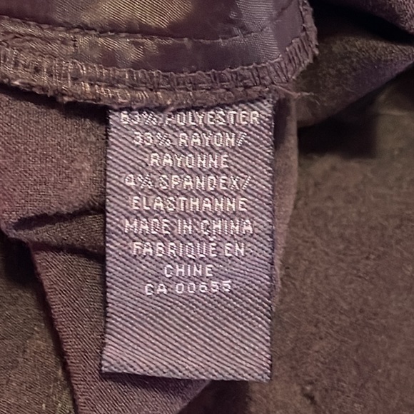 Dressy capri pants in a beautiful deep earthy green colour. - Picture 8 of 8